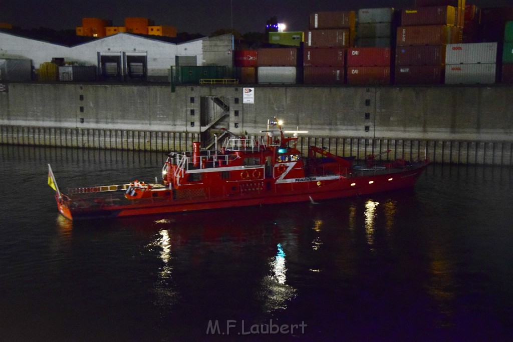 Havarie Wassereinbruch Motorraum beim Schiff Koeln Niehl Niehler Hafen P426.JPG - Miklos Laubert